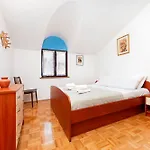 Cademia Apartment